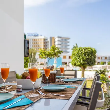 The Sea Breeze Pool Free Parking Next To Sea San Bartolomé