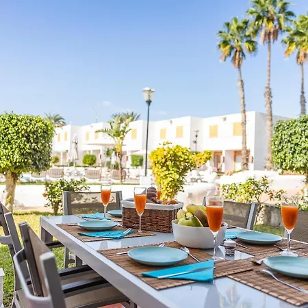 The Sea Breeze Pool Free Parking Next To Sea San Bartolomé